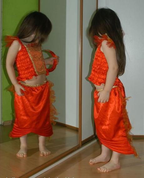 Karnevalový červený dvoudílný kostým čertice, 