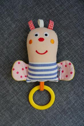 Lehké chrastítko, které unese i nejmenší miminko, 