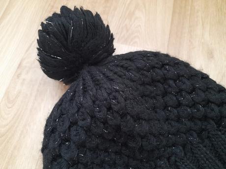 2 zimní čepice vel. 8 - 12 let - cena za obě, 