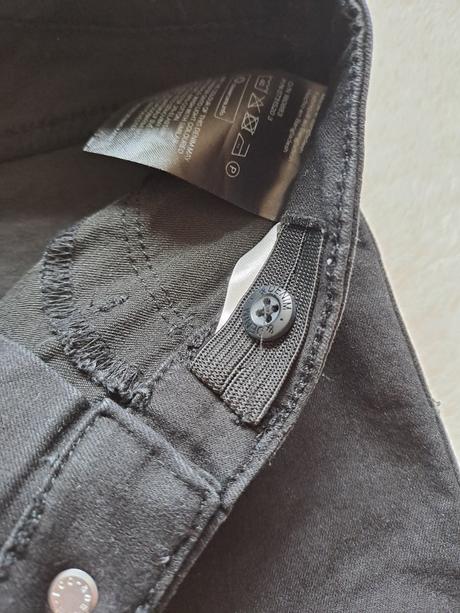 Černé pružné rifle s regulací vel.134 jako nové, h&m,134