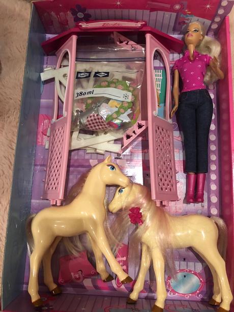 Staj s barbie, 2 kone a doplnky, 