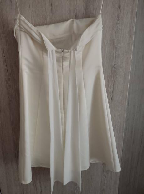 Luxusní dámské šaty, 38