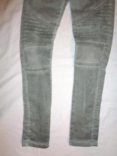 Luxusní zelenošedé mapované prošívané skinny, 140