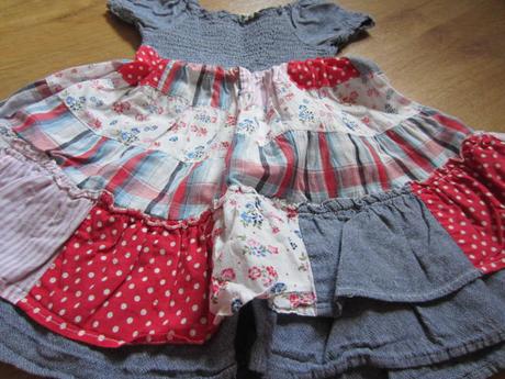 Patchwork šatičky se žabkováním, lindex,86