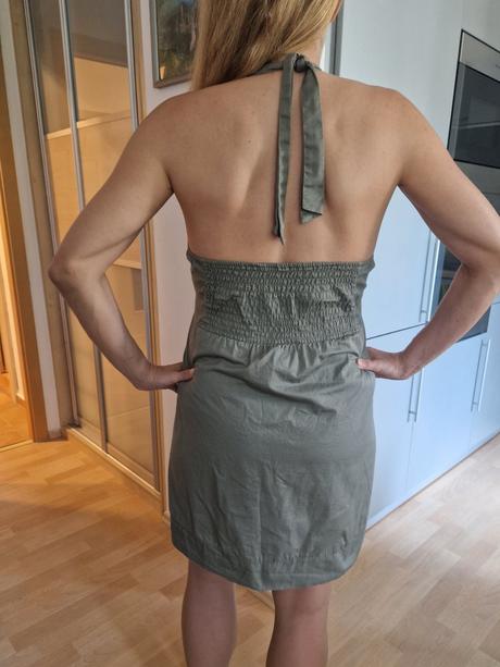 Šaty za krk béžové motivi, l