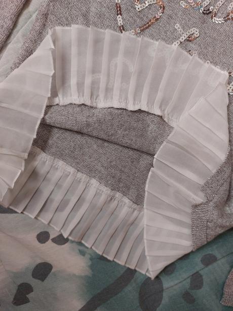 Lehký svetr flitry, třpytky, srdce, primark,128