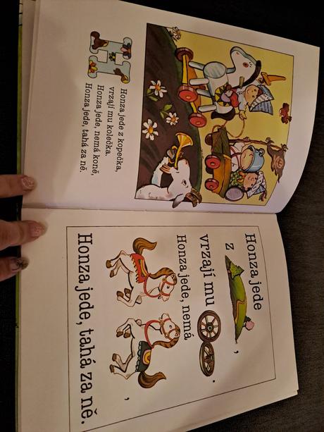 První kniha kolo kolo mlýnské,