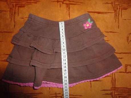 Hnědá sukýnka, 86