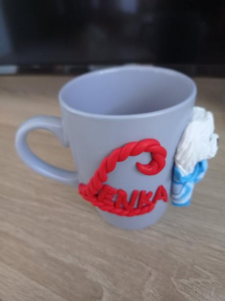 Hrnek zdobený se jménem lenka, 