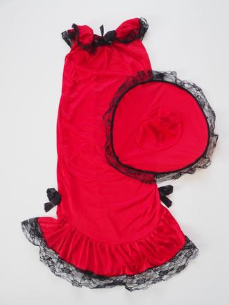 Kostým dáma s kloboukem vel 146, 