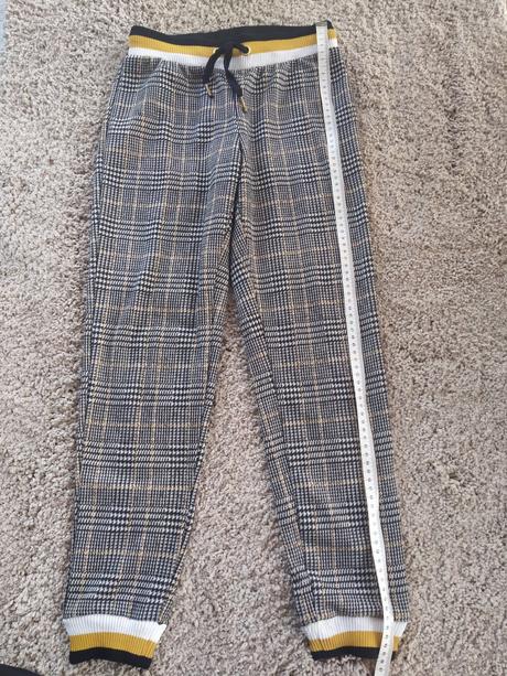 Černobílé kalhoty tepláky, 152