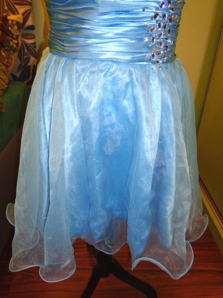 Luxusní modré šaty, 44