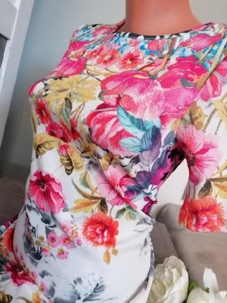 Květované šaty, atmosphere,38