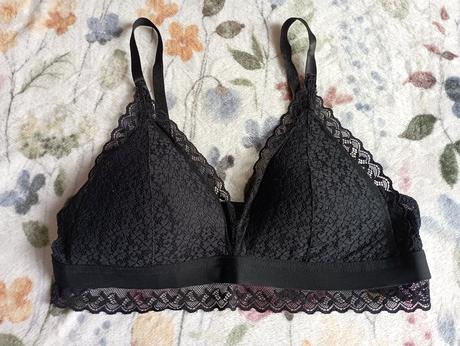 Černá krajková braletka na zapínání, c&a,m