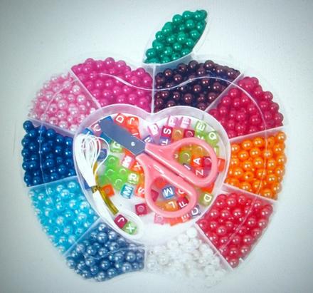 Sada plastových korálků v boxu, 