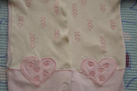 Bavlněný overal se srdíčky - výšivky, 62