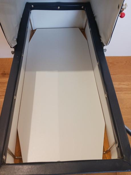Retro kočárek pro panenky.,