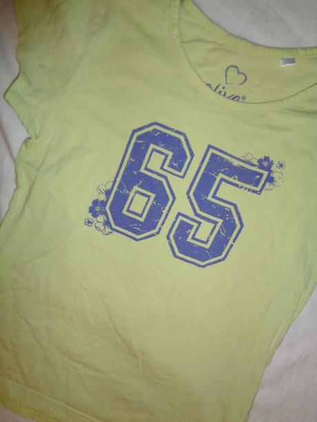 Pěkné zelinkavé tričko s fialovým číslem, alive,152