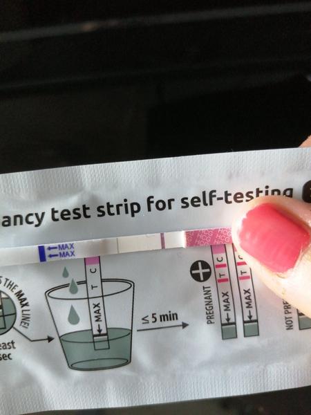 Vidíte druhou čárku na těhotenském testu také?