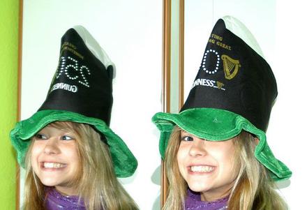 Karnevalový velký měkce vystužený klobouk,