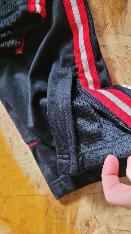 2 x tepláky, 2 x pláťáky a pantofle, 104–116