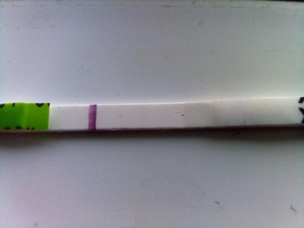 Je možný pozitivní výsledek těhotenského testu se slabou čárkou?