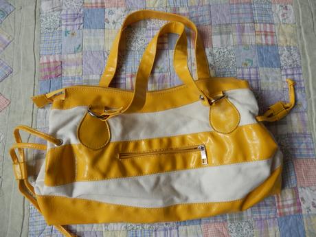 Žluto-bílá kabelka, 