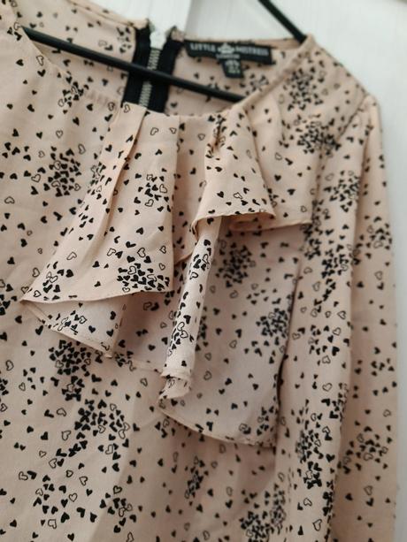 Béžová halenka, 36