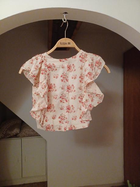 Kytičková halenka s volánky, 140