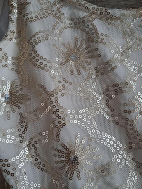 Zlatavé slavnostní šaty, 128