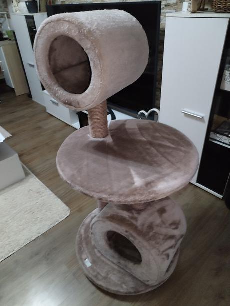 Růžové kočičí škrabadlo a odpočívadlo zánovní,