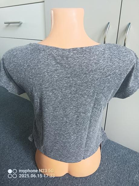 Crop-top zn."page one young" vel."146-152", 146