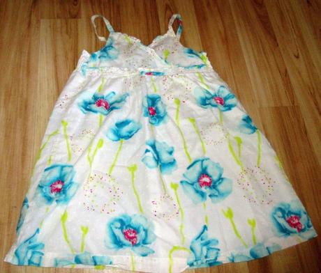 Šaty s květiny, 110