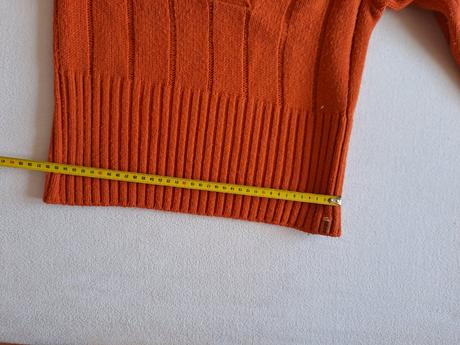 Svetr s výstřihem, vel.m, m