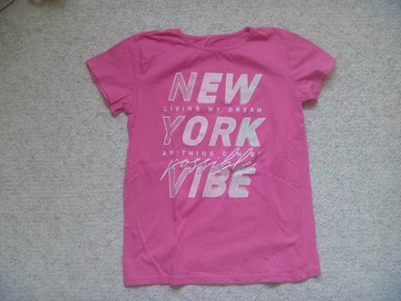 Růžové tričko s nápisem vel. 134/140, 134