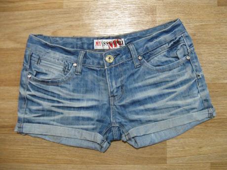 Džínové kraťasy, 36