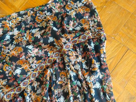 Šatičky s bohatou sukýnkou a detaily, zara,m