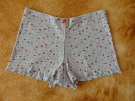 Kraťasy se srdíčky a kytičkami, 104