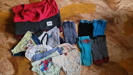 2 x mikina, tepláky, slipy a ponožky, 104–116