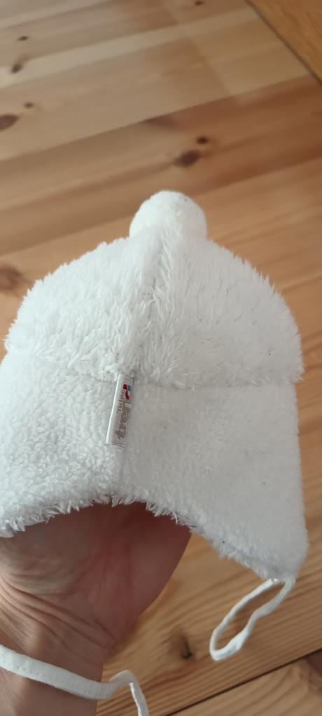 Zimní bílá čepice na zavazování, <50