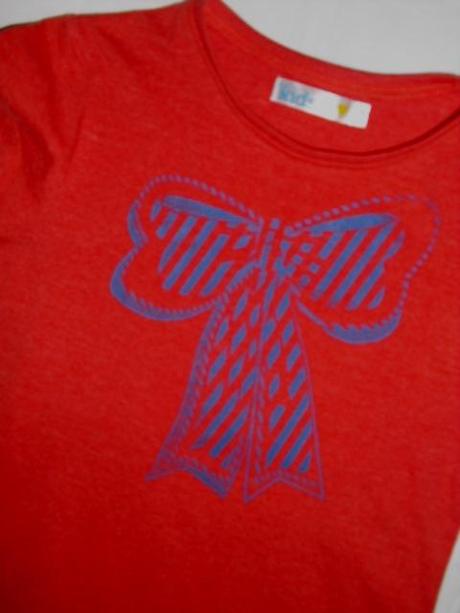 Krásné červené triko s modrou mašlí, 116