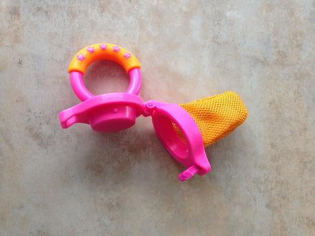 Krmící sítka na ovoce zn. munchkin růžová oranž 6+, 