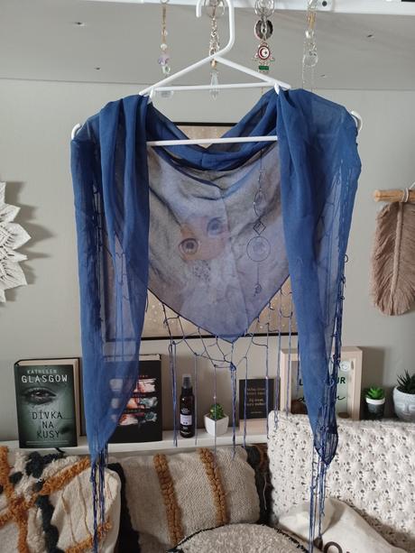 Šátek s třásněmi s perličkami, s