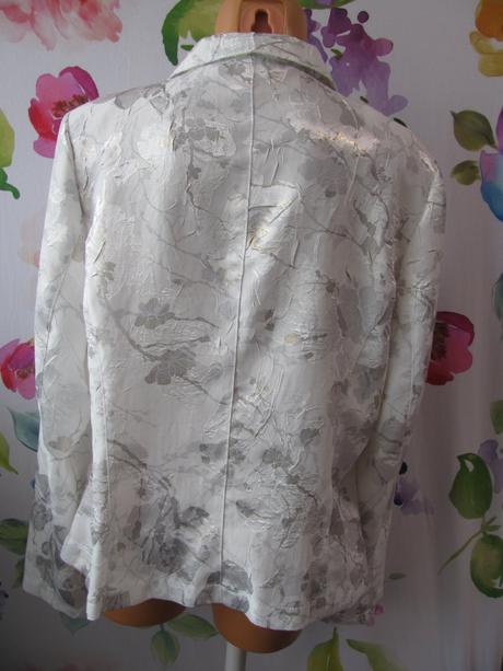 Dámské společenské sako, 48