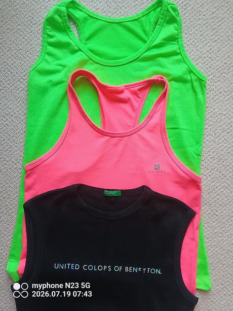 Tílko 3ks zn."domyos, benetton" vel "134", domyos,134
