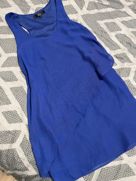 Damske spolecenske saty, 36