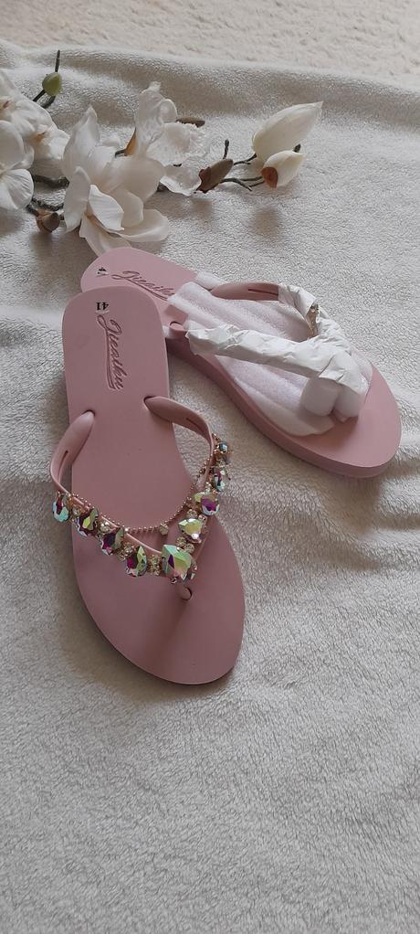 Shein pudrové žabky s řetízky a drahokamy, 41