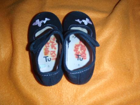 Černé vyztužené černé plátěnky s motýly, tu,22