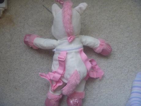 Nový plyšový batoh jednorožec,