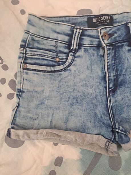Džínové kraťasy, 158